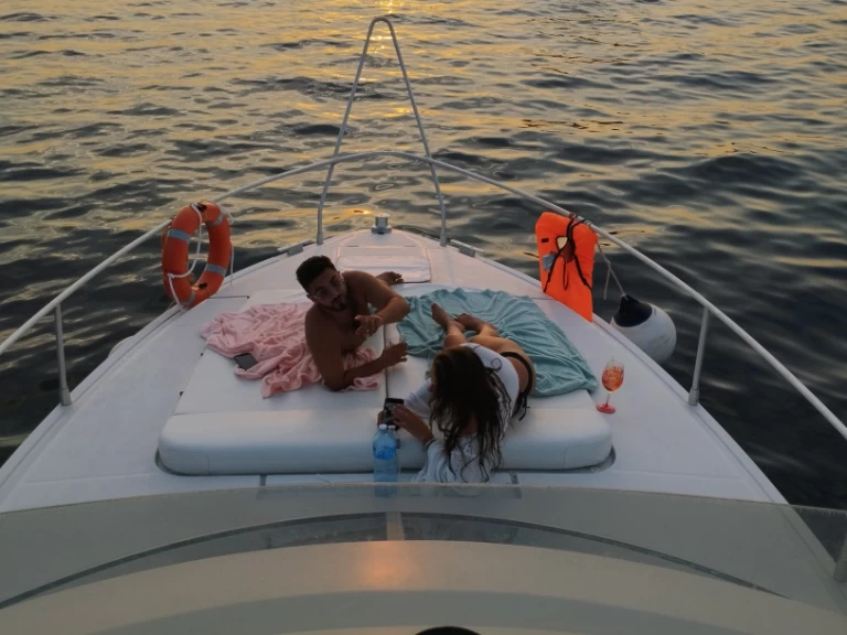 Pronájem Motorová loď Ferretti s licencí