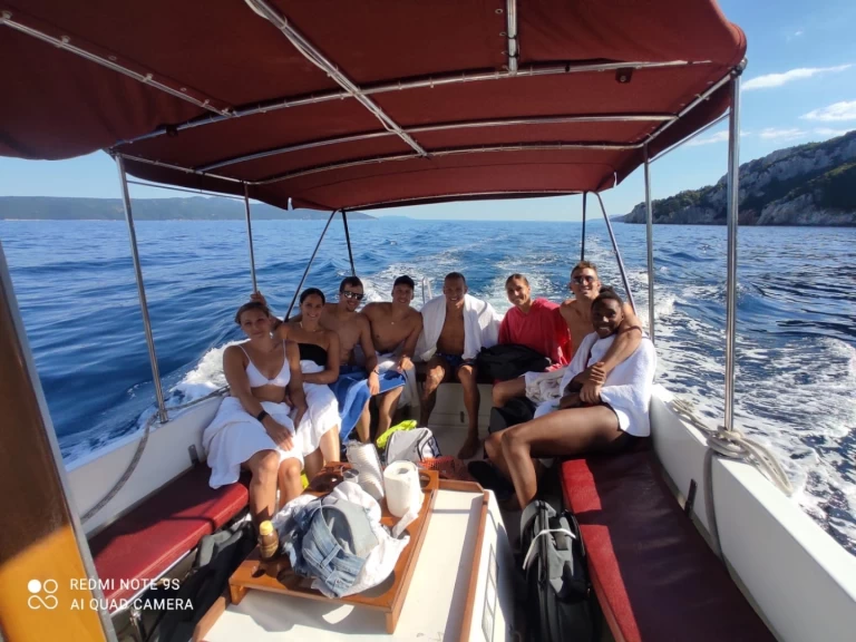 Pronajmout si Jeanneau Islander v Opatija