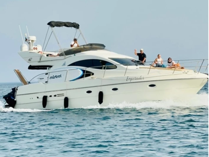 Pronájem lodi Azimut Azimut 42 Fly v Tróia na Samboatu