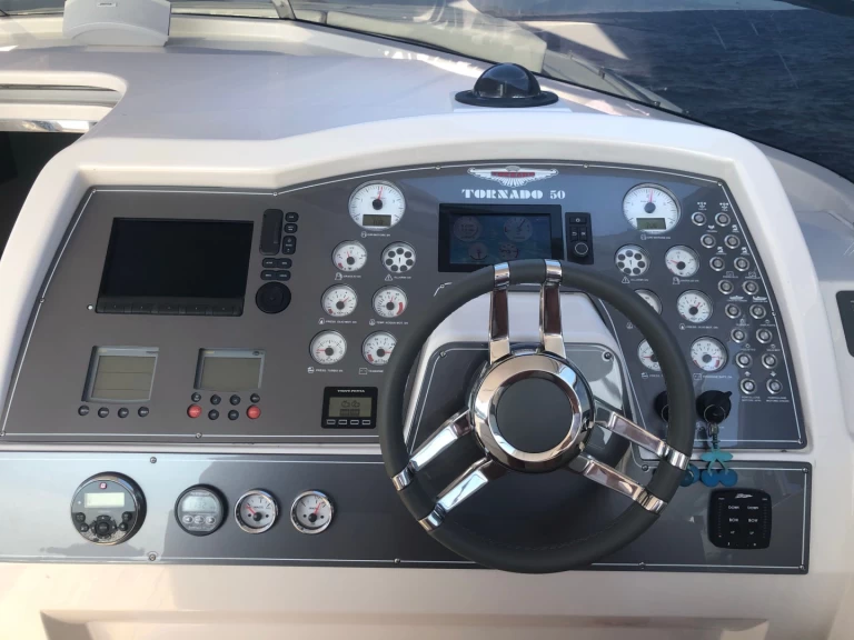 Pronájem jachty v Forio -Tornado Tornado 50S na Samboatu