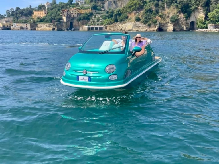 Pronajmout si fiat 500 VIP LOUNGE v Neapol