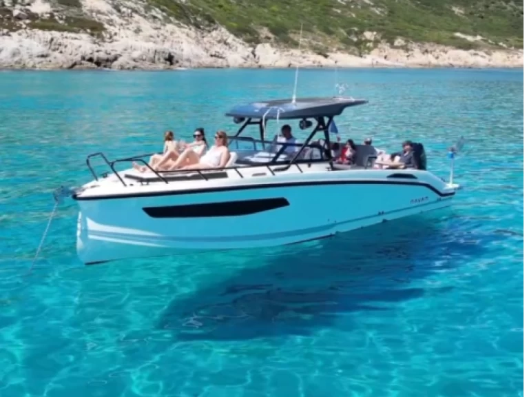 Navan S30 jednotlivci a charterové společnosti v Nice