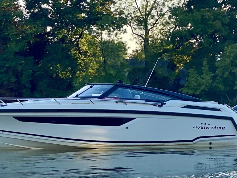 Motorová loď k pronájmu v Paris za nejlepší cenu