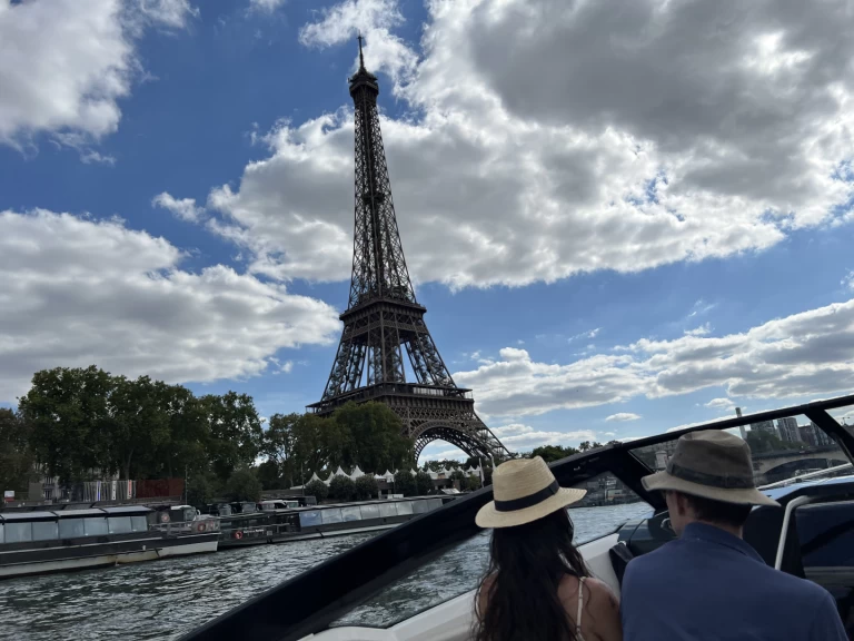 Pronájem Motorová loď Parker s licencí