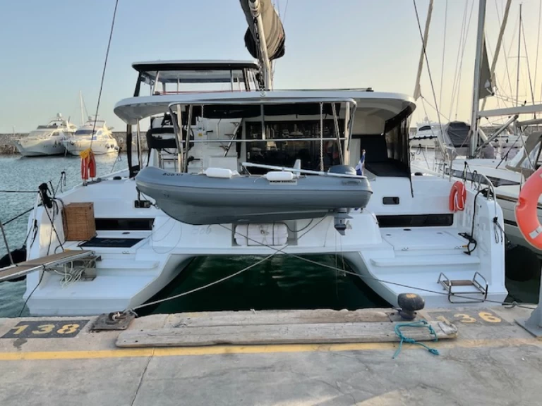 Pronajmout si Lagoon Lagoon 42 v Alimos