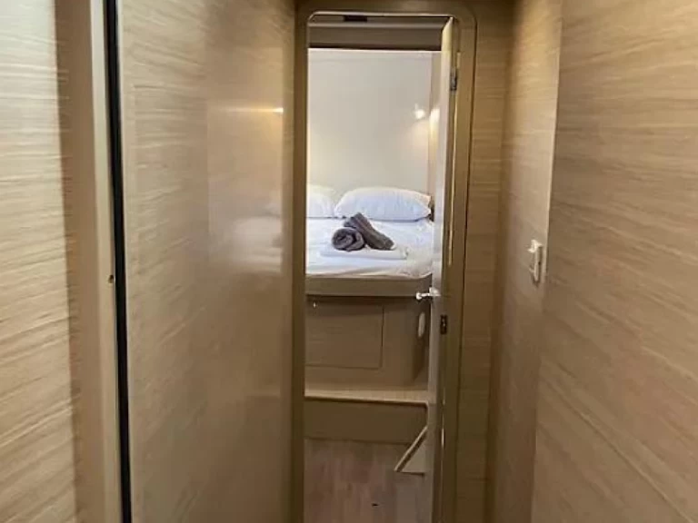 Pronajmout si Lagoon Lagoon 42 v Alimos