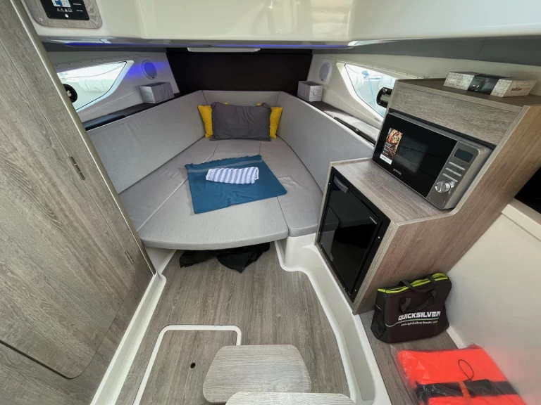 Motorová loď k pronájmu v Ibiza Town za nejlepší cenu