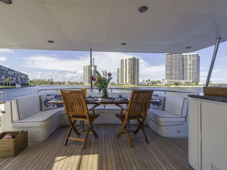 CHEOY LEE WINDWARD jednotlivci a charterové společnosti v Jupiter