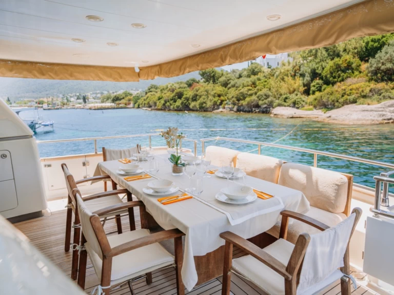 Pronájem Jachta Sanlorenzo s licencí