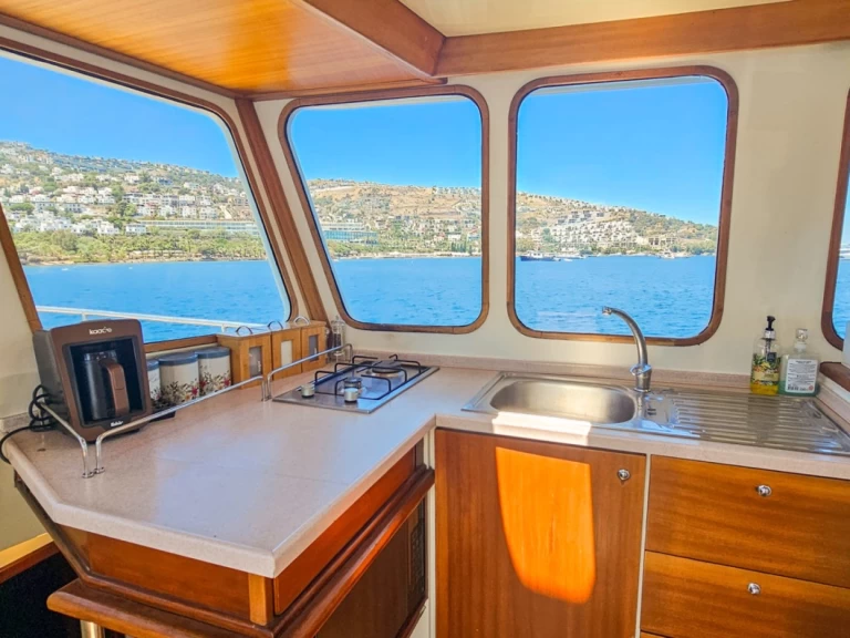 Pronajmout Motorová loď se skipperem či ne  v Yalıkavak