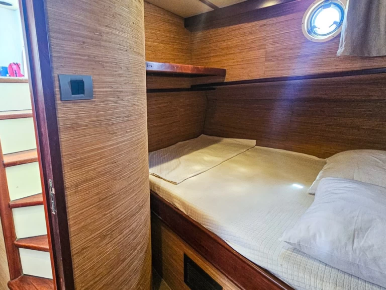 Pronájem Motorová loď  s licencí