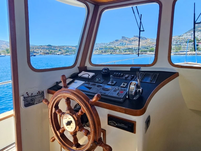 Motorová loď k pronájmu v Yalıkavak za nejlepší cenu