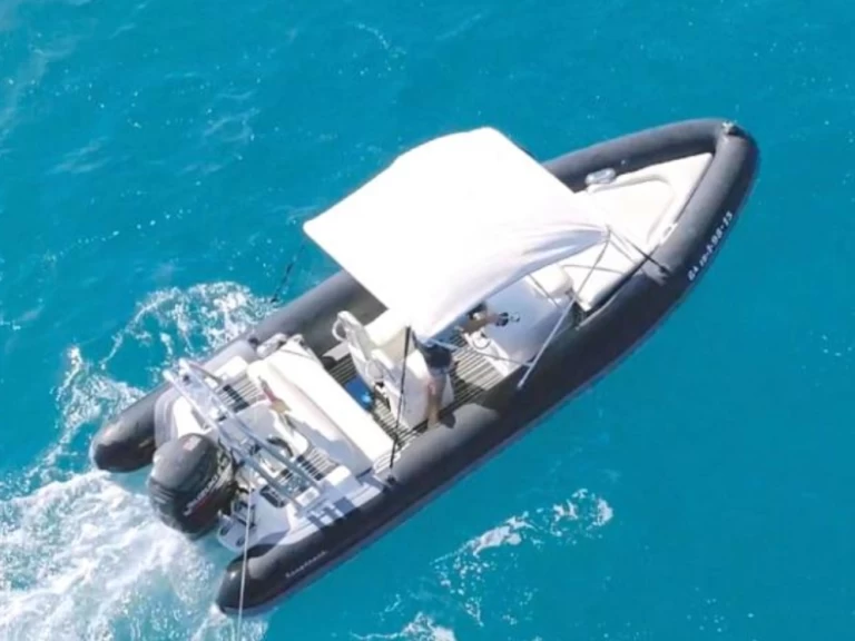 Polotuhá loď k pronájmu v Ibiza Town za nejlepší cenu