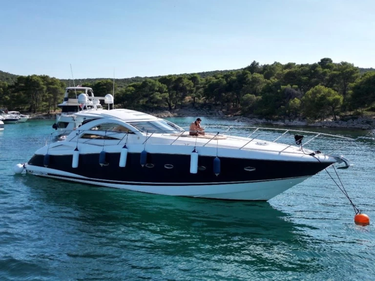 Pronajmout Motorová loď se skipperem či ne Sunseeker v Rogoznica