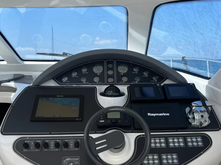 Motorová loď k pronájmu v Neapol za nejlepší cenu