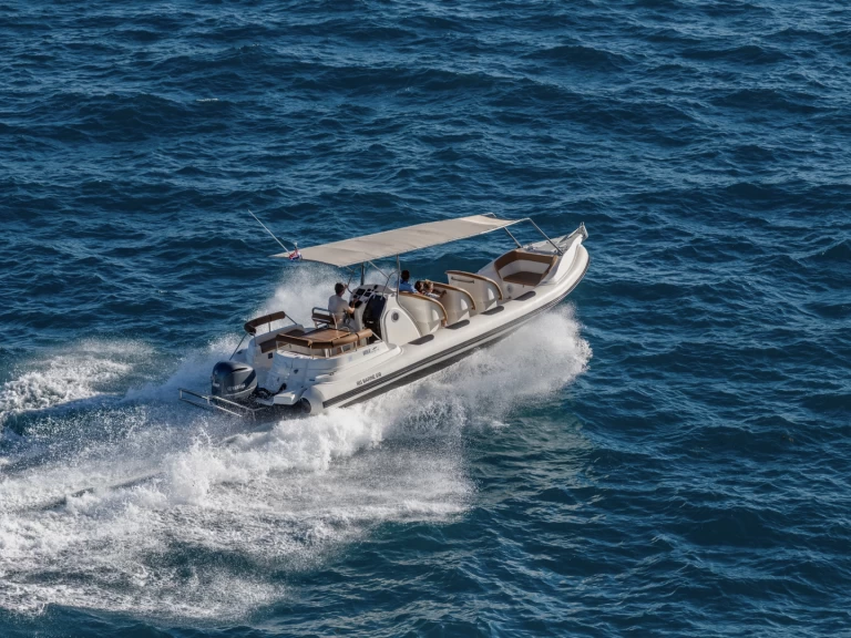 Polotuhá loď k pronájmu v Split za nejlepší cenu