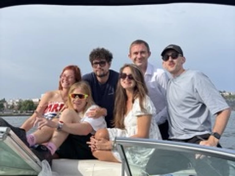 Motorová loď k pronájmu v Porto za nejlepší cenu