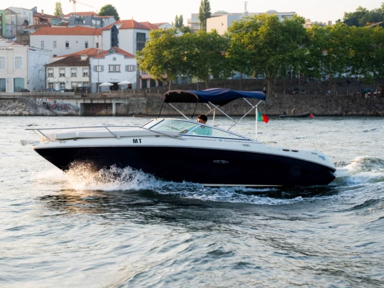 Pronajmout si Sea Ray Sea Ray 220 v Porto