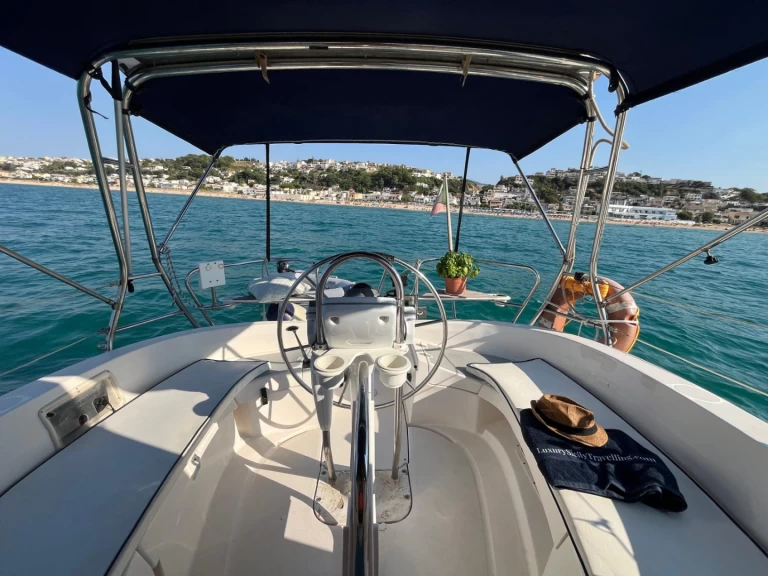 Pronájem lodi Hunter Hunter 320 v Castellammare del Golfo na Samboatu