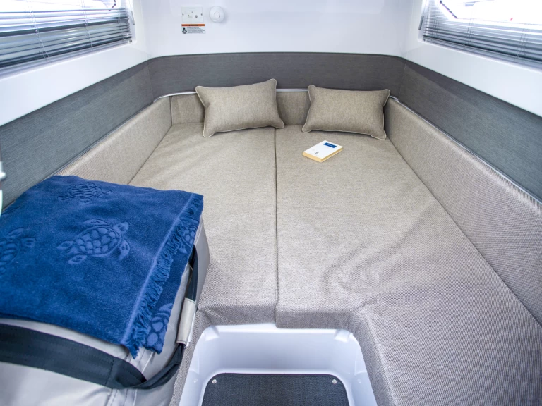 Motorová loď k pronájmu v Lavrio za nejlepší cenu