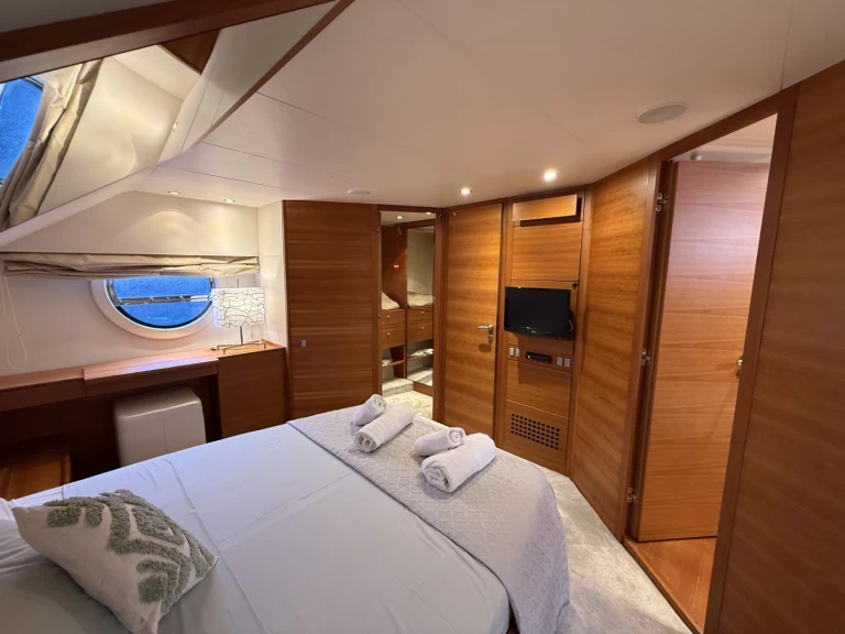 Pronajmout Jachta se skipperem či ne Aicon v Órmos Bay