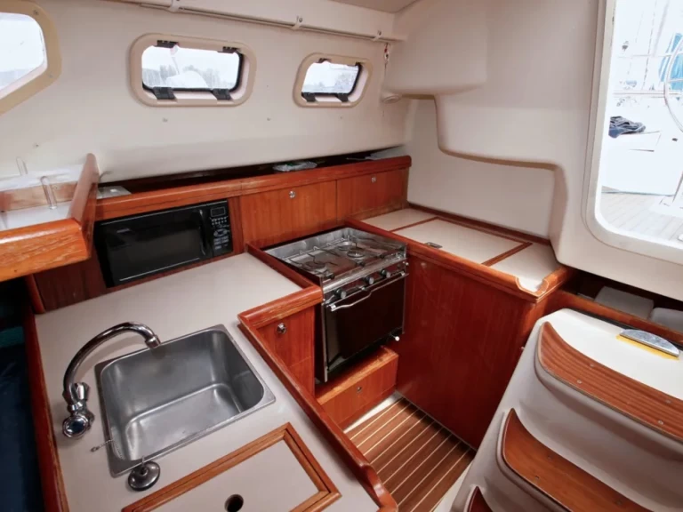 Hunter Hunter 320 jednotlivci a charterové společnosti v Castellammare del Golfo