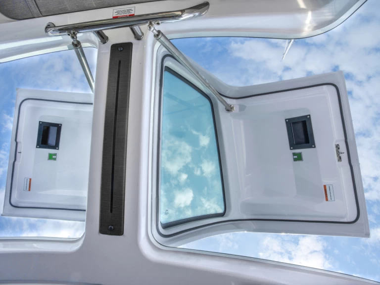 Pronájem Motorová loď Axopar s licencí