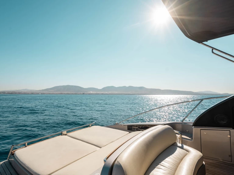 Pronajmout Jachta se skipperem či ne Riva v Limáni Lavríou