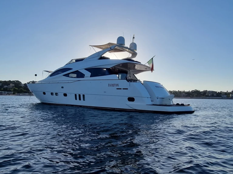 Evo Marine Deauville  Flybidge 76 jednotlivci a charterové společnosti v Loano