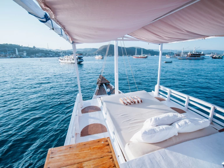 Pronájem Plachetnice v Labuan Bajo -White Pearl 02 Phinisi Boat