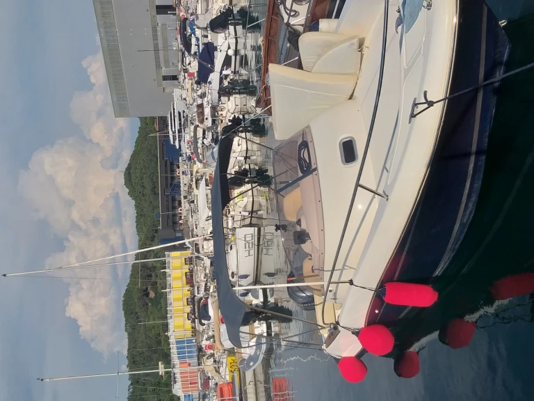 Pronajmout si Jeanneau Cap Camarat 755 WA v La Spezia