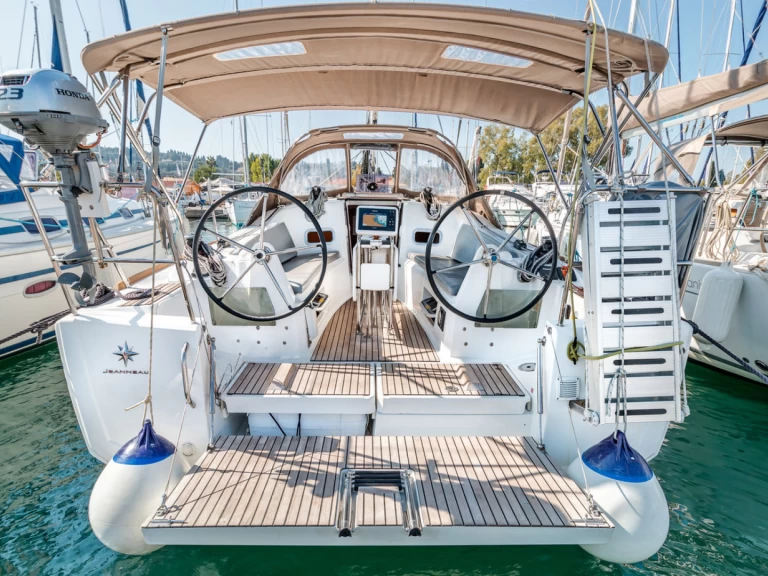 Pronájem Plachetnice Jeanneau s licencí