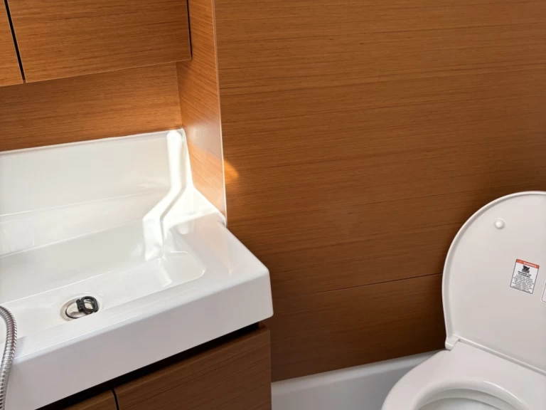 Jeanneau Sun Odyssey 380 jednotlivci a charterové společnosti v Porto di Salerno