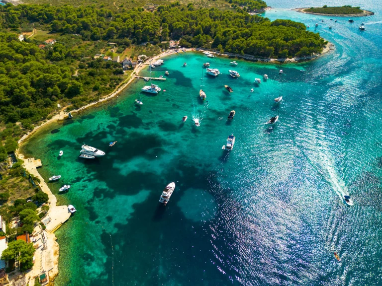 Ris Marine 850 Luxury jednotlivci a charterové společnosti v Split