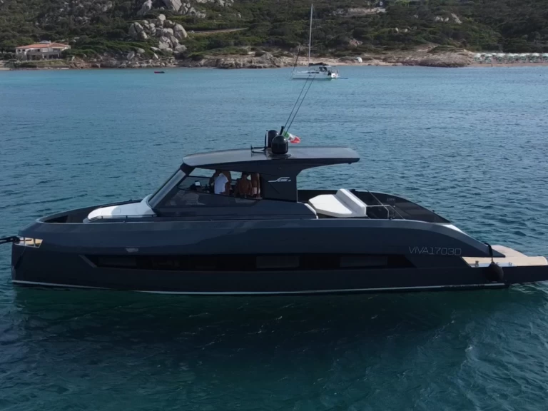 Pronajmout Motorová loď se skipperem či ne mandayacht v Poltu Quatu