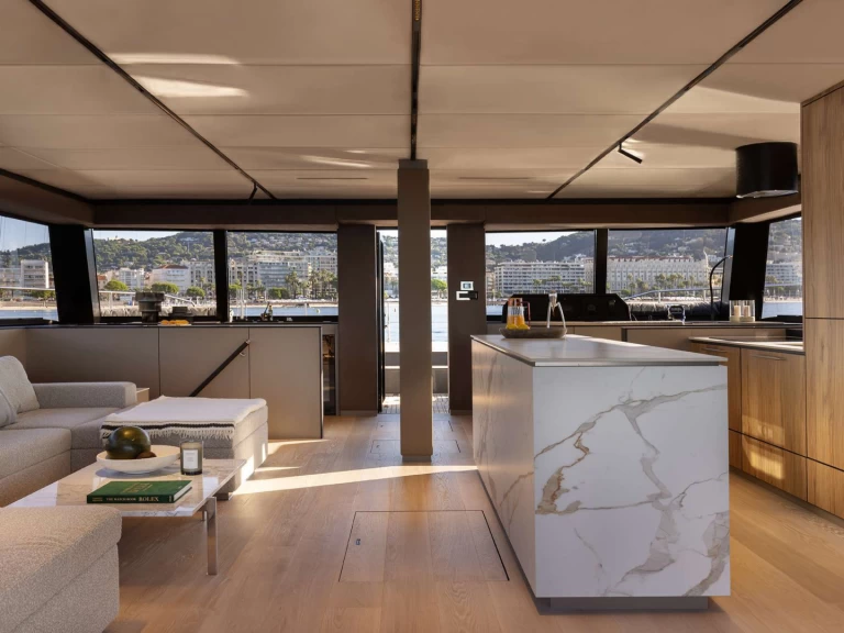 Pronájem lodi Moon Yacht Arctic Moon v Exuma District na Samboatu