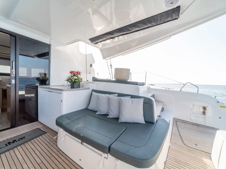 Pronajmout Katamarán se skipperem či ne Lagoon v Alimos