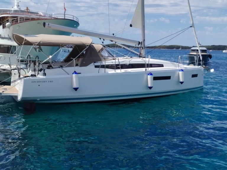 Pronájem lodi Dubrovník lákavé ceny Sun Odyssey 380