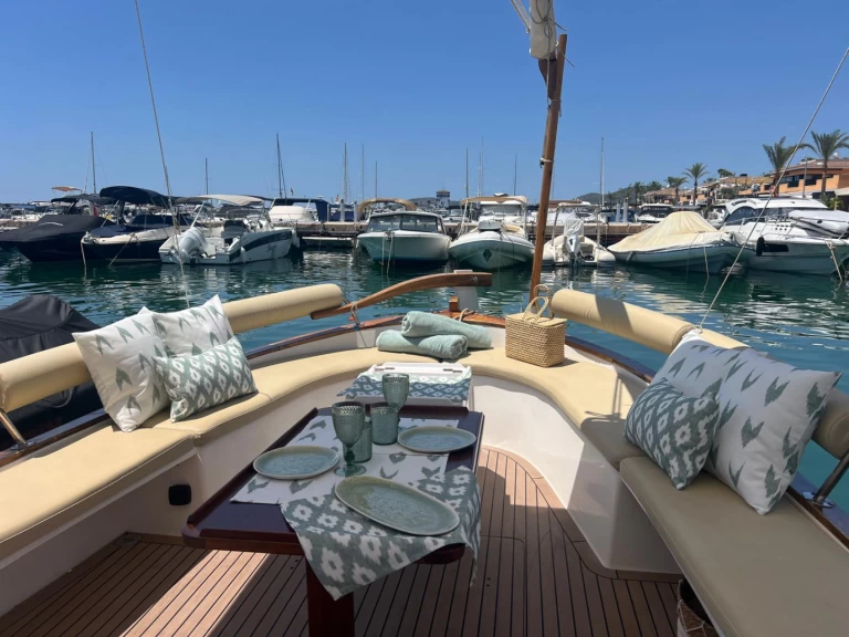 Pronajmout Motorová loď se skipperem či ne Medvolt Marine v Portals Nous