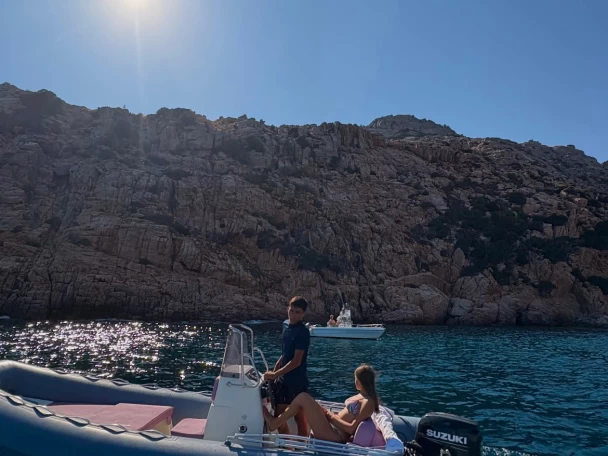 Pronajmout si Bwa California 550 v Porto Pollo