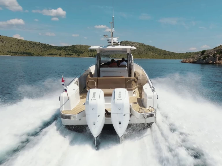 Pronájem Motorová loď Nimbus s licencí