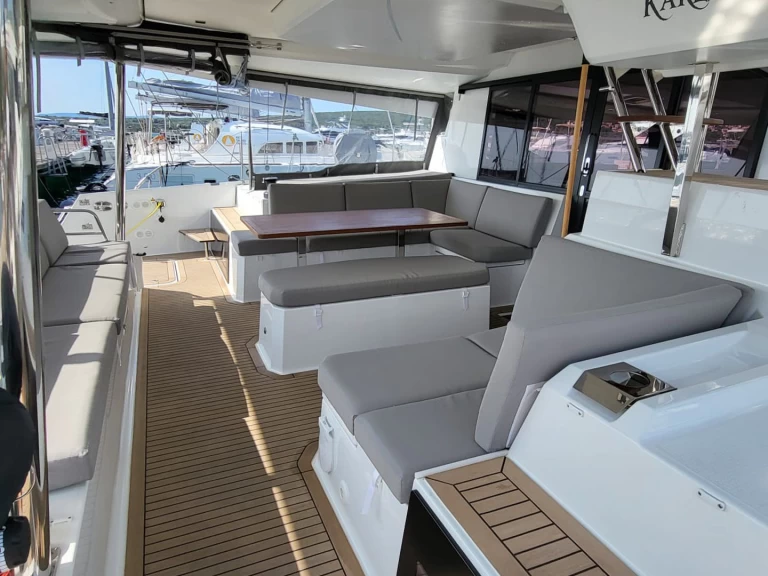 Pronajmout si Fountaine Pajot Elba 45 v Biograd Na Moru