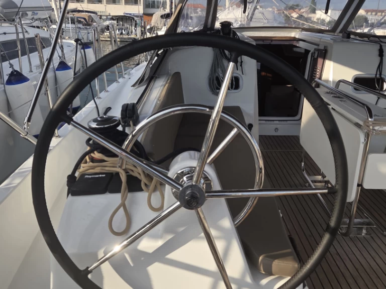 Pronájem lodi Pirovac lákavé ceny Sun Odyssey 380