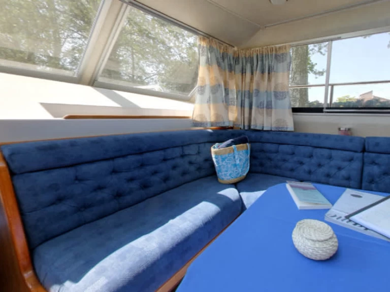 Pronájem jachty v Homps -Le Boat Royal Classique na Samboatu