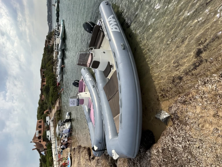 Pronájem Polotuhá loď Bwa s licencí