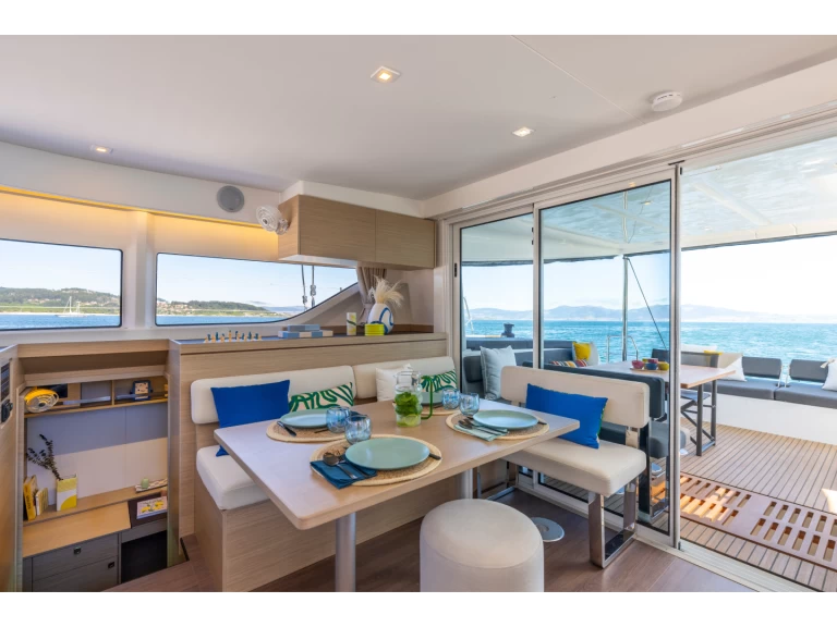 Pronájem Katamarán Lagoon s licencí