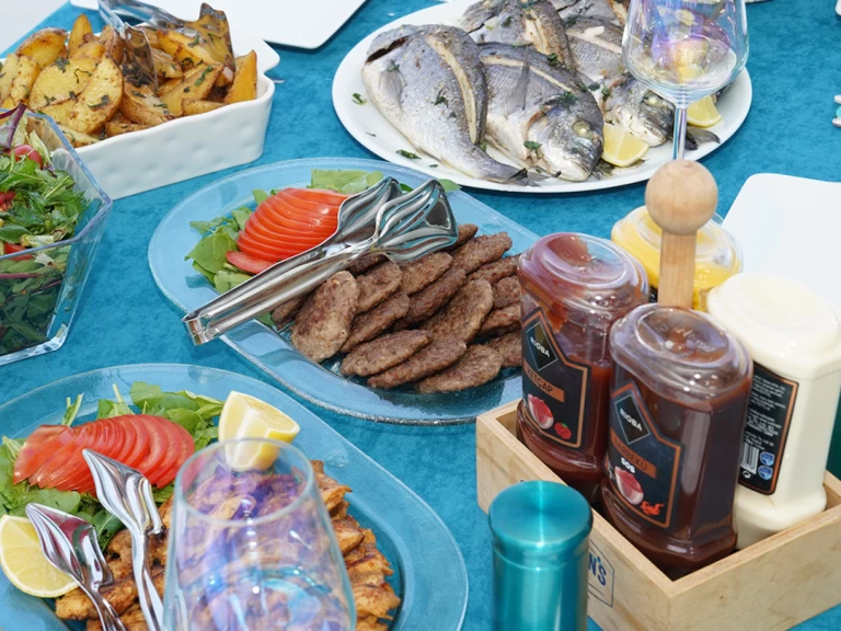  Leomar 59 jednotlivci a charterové společnosti v Liman