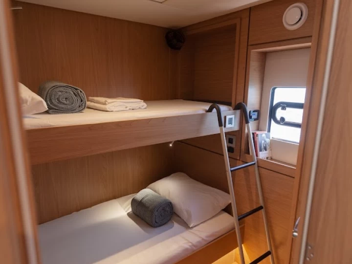 Katamarán k pronájmu v Toúrlos za nejlepší cenu