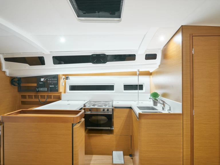 Pronájem lodi Jeanneau Sun Odyssey 440 v Alimos na Samboatu