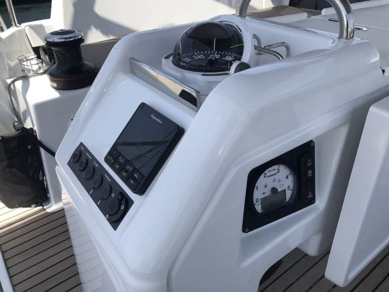 Pronájem Plachetnice Jeanneau s licencí